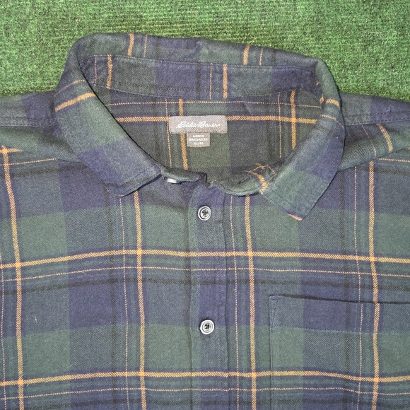 Eddie Bauer | 'Eddie's Favorite Flannel' 2-Ply Cotton Plaid Button Down Flannel - Picture 4 of 16